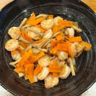 本日の一品 エリンギと海老の塩炒…
