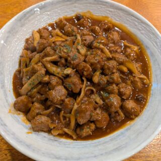 本日のおすすめ ミートボール ちくわときゅうりの胡麻和え 梅ひ…